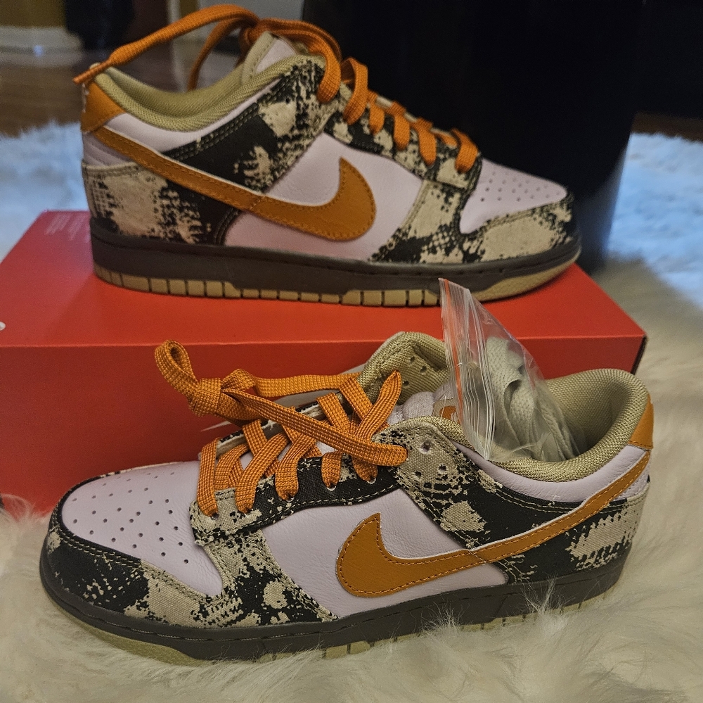 NIKE DUNK LOW RETRO LTD ' MONARCH/DESERT KHAKI SNEAKER